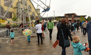 Image of people next to a ferris wheel behind the Aberdeen Pavilion at TD Place