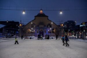 Image of the Lansdowne outdoor rink behind the Aberdeen Pavilion