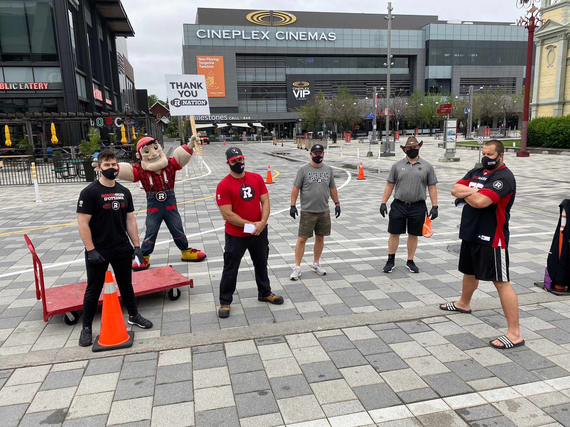 REDBLACKS players, staff and Big Joe at Lansdowne
